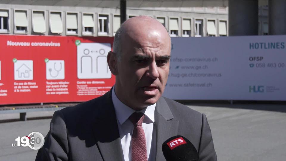 Visite surprise d'Alain Berset aux HUG pour soutenir le personnel soignant.