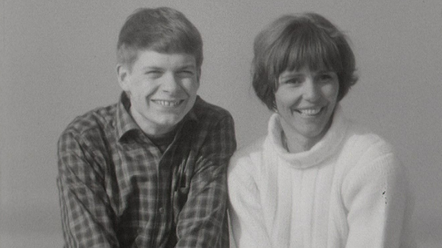 Lise Lachenal et Bernard Pichon, présentateurs de l'émission Le 5 à 6 des jeunes, 1966. [RTS]
