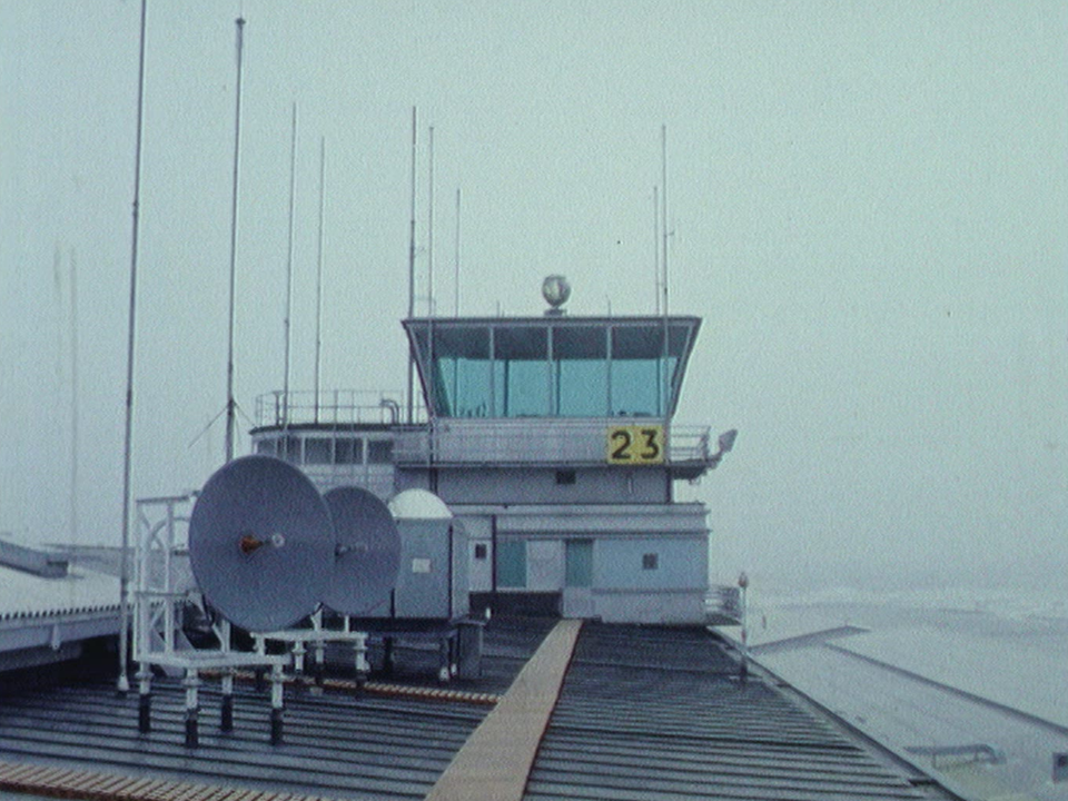 La tour de contrôle de l'aéroport de Cointrin en 1976. [RTS]