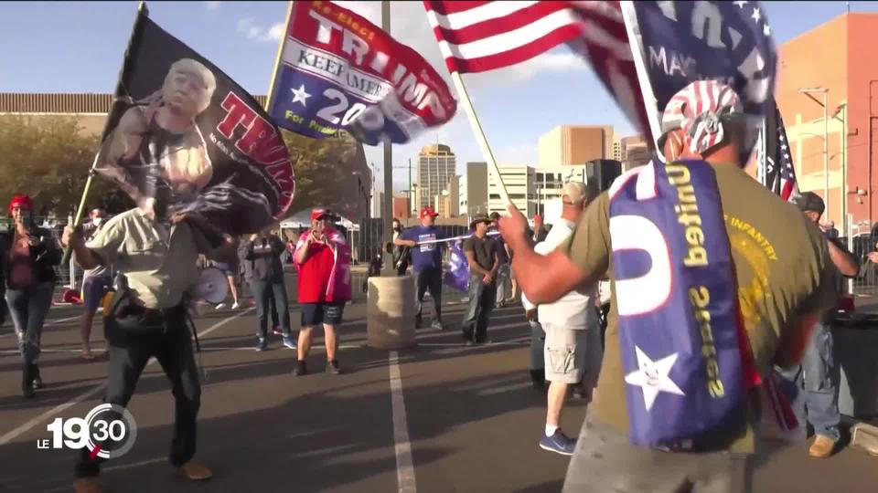 Les supporters de Trump ne lâchent pas l'affaire. Ils soutiennent encore Trump.