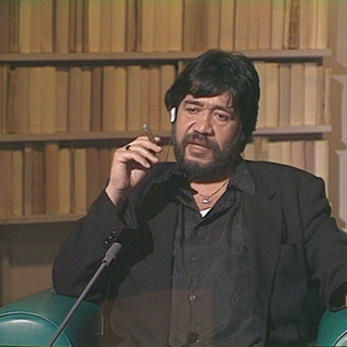 L'écrivain chilien Luis Sepulveda sur le plateau de la TSR en 1992. [RTS]