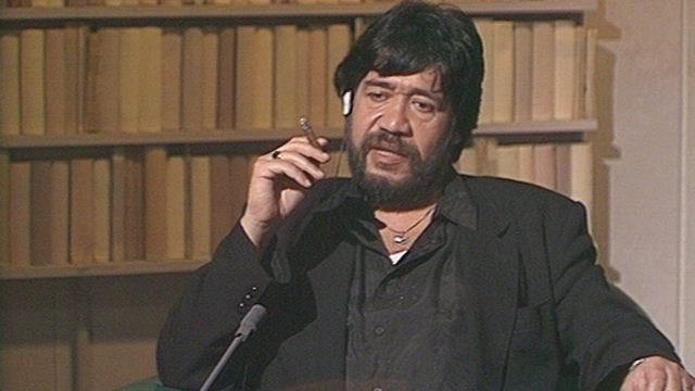 L'écrivain chilien Luis Sepulveda sur le plateau de la TSR en 1992. [RTS]