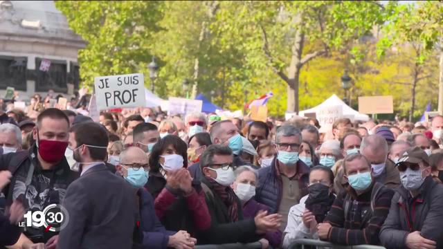 Des dizaines de milliers de personnes rassemblées un peu partout en France pour rendre hommage au professeur décapité.