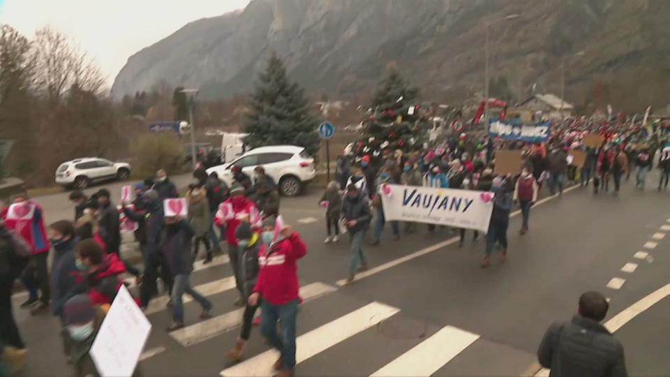 Manifestation à Bourg d'Oisans contre la fermeture des stations de ski