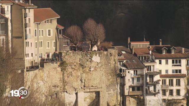 Les falaises de molasse de Fribourg sont fragiles. Il faut jusqu'à 100 millions pour assurer la sécurité des habitations.