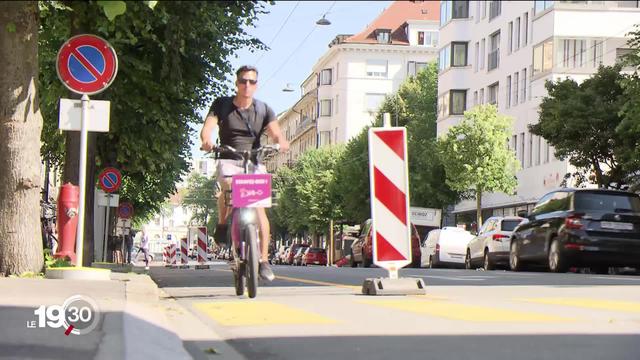 Après Genève et Lausanne, c'est au tour de Fribourg d'inaugurer ses pistes cyclables provisoires.