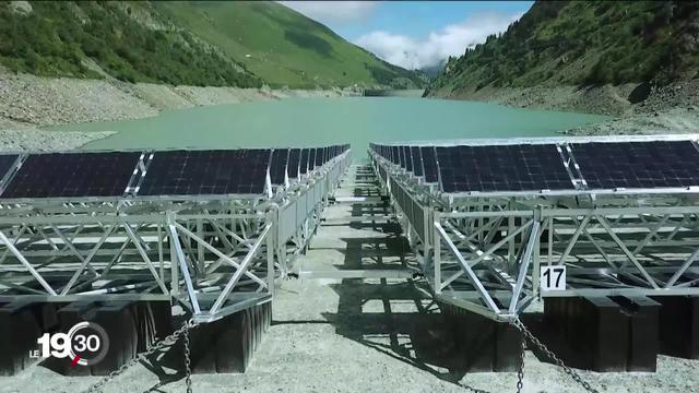 Des panneaux solaires ont été installés sur des lacs de barrage