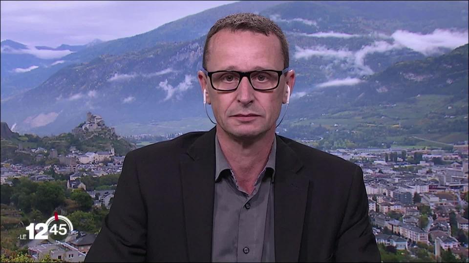 L'hôpital du Valais est en état d'alerte maximal. Les explications de Victor Fournier, responsable du Service de la santé publique en Valais.