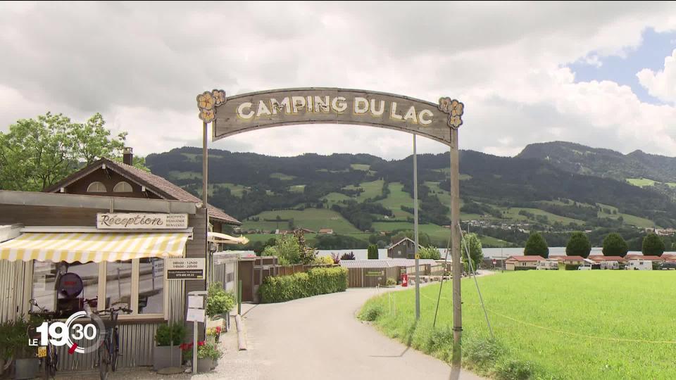 Dans notre série "Derniers remparts",  des Helvètes qui redécouvrent le tourisme en Suisse