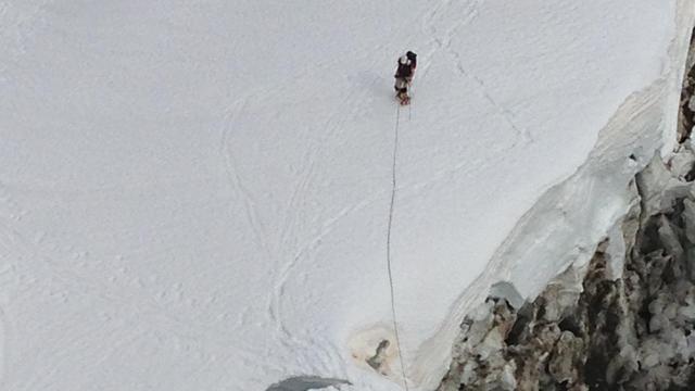 Ascension finale vers le refuge des Grands Mulets sur les pentes du Mont-Blanc. [RTS - Christophe Canut]