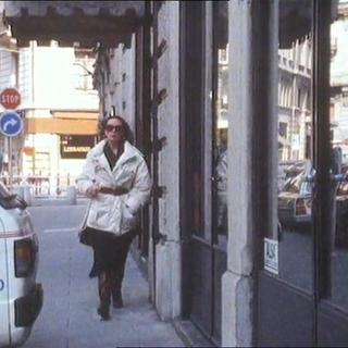 Marie Laforêt rentrant chez elle à Genève [Temps Présents du 16.11.1989/RTS]
