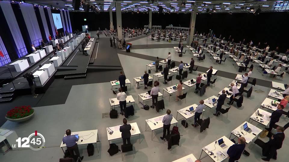 Session extraordinaire: le Parlement fédéral siège pour la première fois de son histoire hors des murs du Palais fédéral.