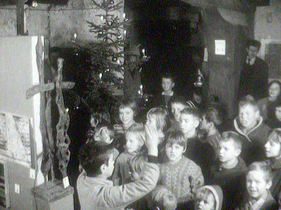 Enfants chantant en 1961. [RTS]