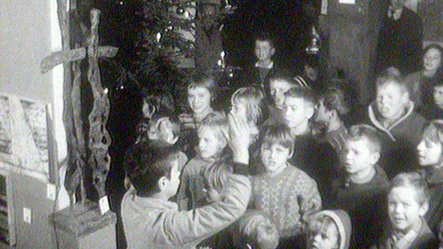 Enfants chantant en 1961. [RTS]