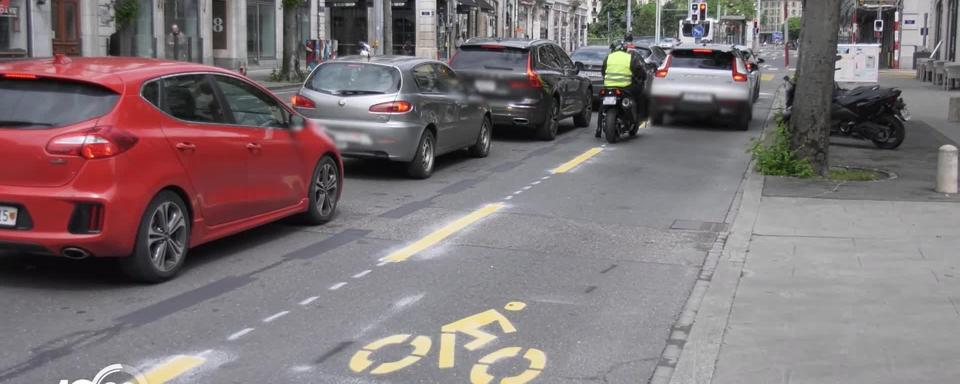 A Genève, des pistes cyclables temporaires sont mises en place pour encourager le public à ne pas prendre les transports publics.