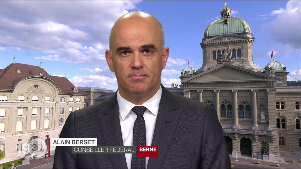 Alain Berset "Les écoles c'est la compétence des cantons. Mais on doit apprendre à vivre avec ce virus."