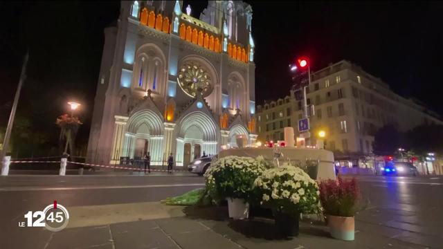 A Nice, la ville a rendu hommage aux victimes de l'attentat islamiste survenu jeudi.