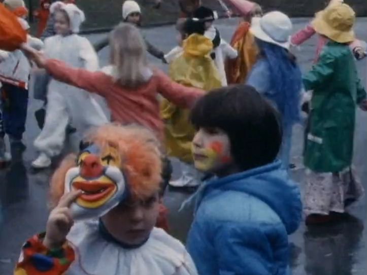 Enfants déguisés pour l'Escalade en 1984. [RTS]