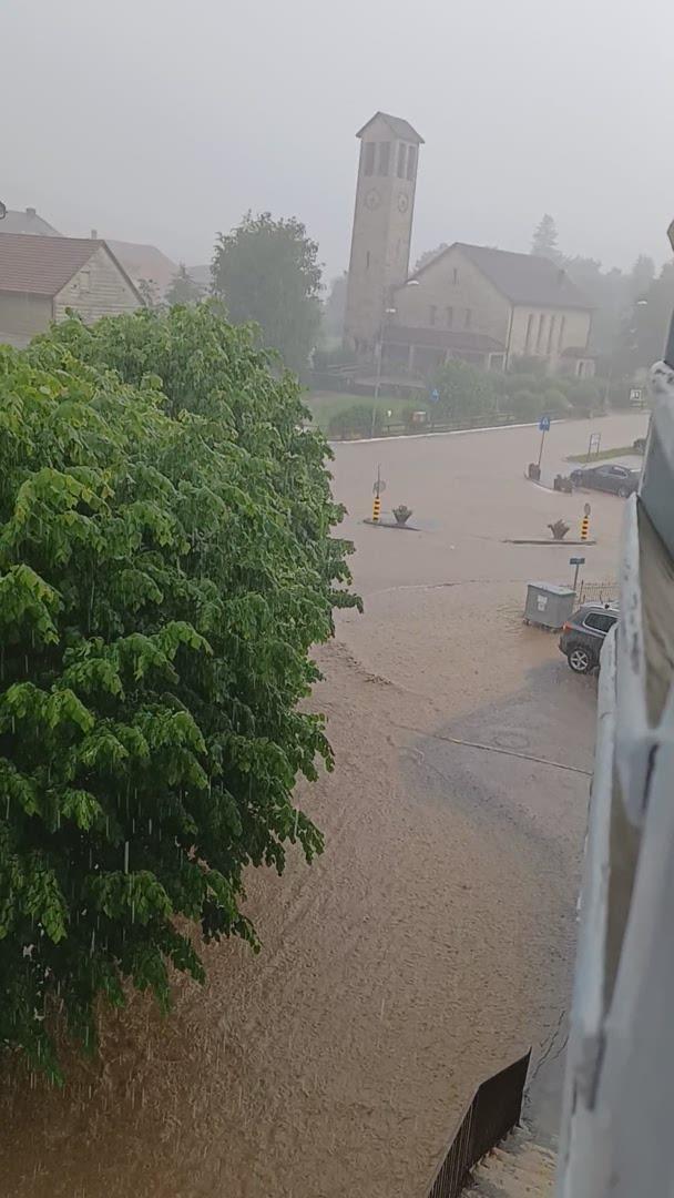 Inondation dans le village de Villeret (BE) - vidéo M.Von Bergen