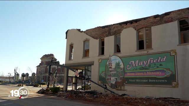 Au lendemain des tornades qui ont fait près de 100 morts aux Etats-Unis, les secours recherchent des survivants.