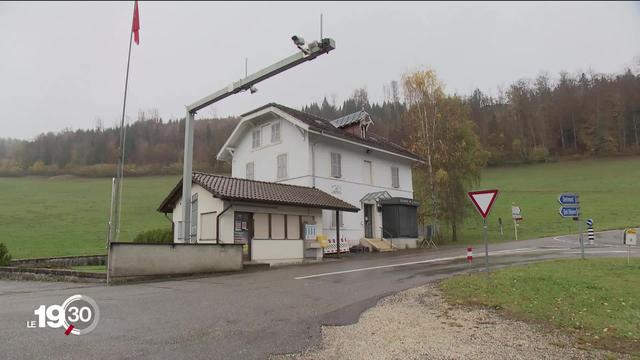 Le Jura est encore sous le choc après le vol et la prise d’otages à Bassecourt jeudi. Les malfaiteurs au mode opératoire élaboré courent toujours