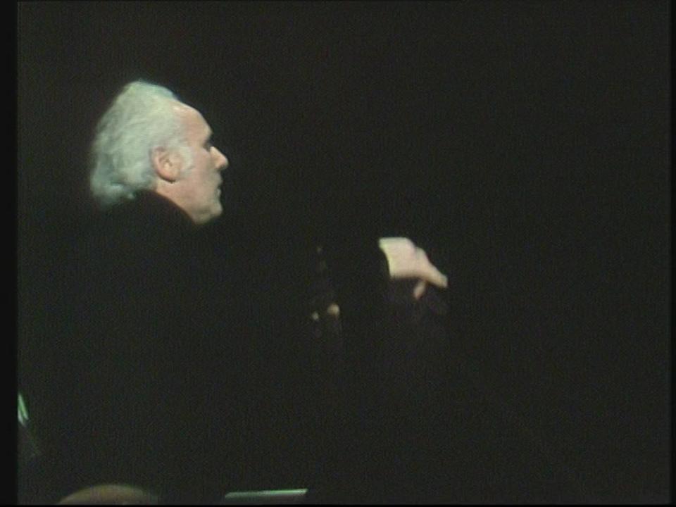 Michel Corboz en travail avec l'Ensemble Vocal de Lausanne en 1982