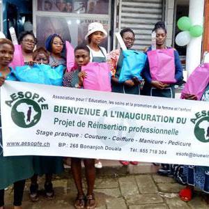 AESOPFE a mis sur pied un projet de réinsertion professionnelle pour des femmes et des jeunes filles au Cameroun [aesopfe.ch]