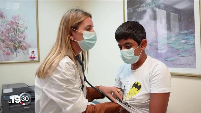 Israël connaît un nombre croissant d’enfants sujets aux symptômes du Covid long. Visant à y remédier, la vaccination des enfants ne fait pas l’unanimité