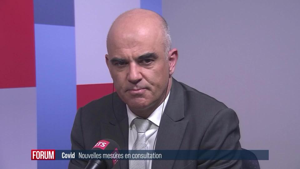 Le Conseil fédéral veut durcir les restrictions sanitaires: interview d’Alain Berset