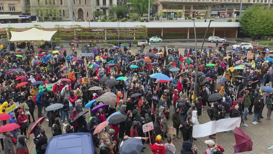 Rassemblement sur la place de la Riponne à Lausanne