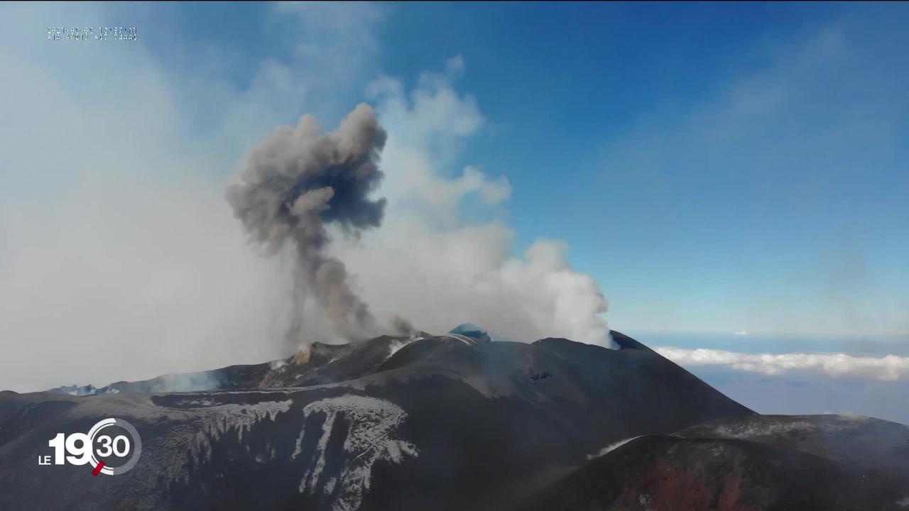 Onzième éruption de l'Etna depuis le 16 février: des villages sont recouverts de cendres en Sicile