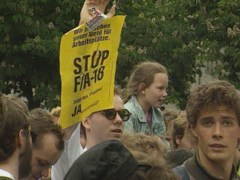 Manifestation contre l'achat des FA 18