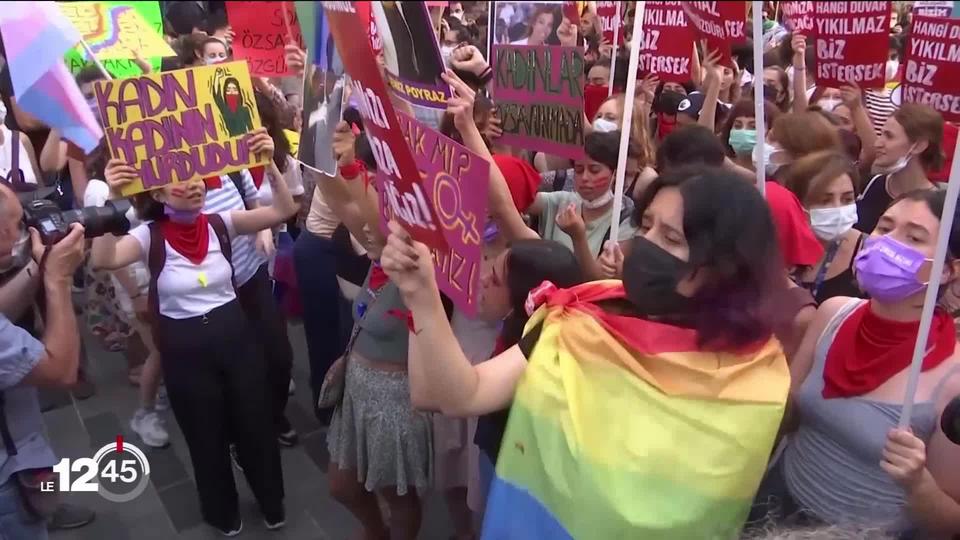 Les féministes turques manifestent après le retrait de leur pays de la Convention d'Istanbul.