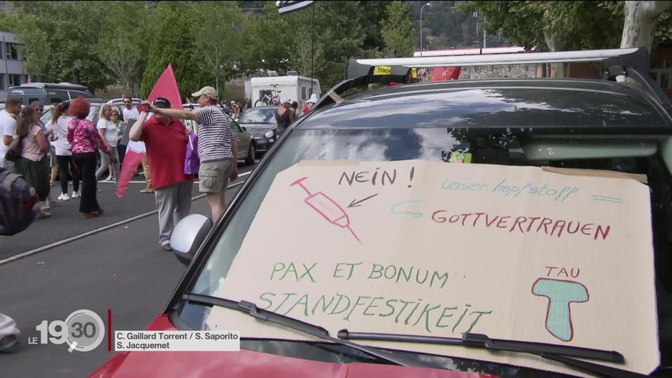 Plusieurs centaines de personnes manifestent contre les mesures sanitaires