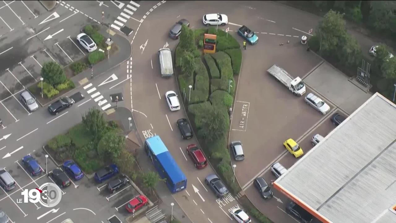 Scènes de panique en Grande-Bretagne, où les automobilistes se pressent aux pompes des stations-service qui connaissent une pénurie majeure de carburant