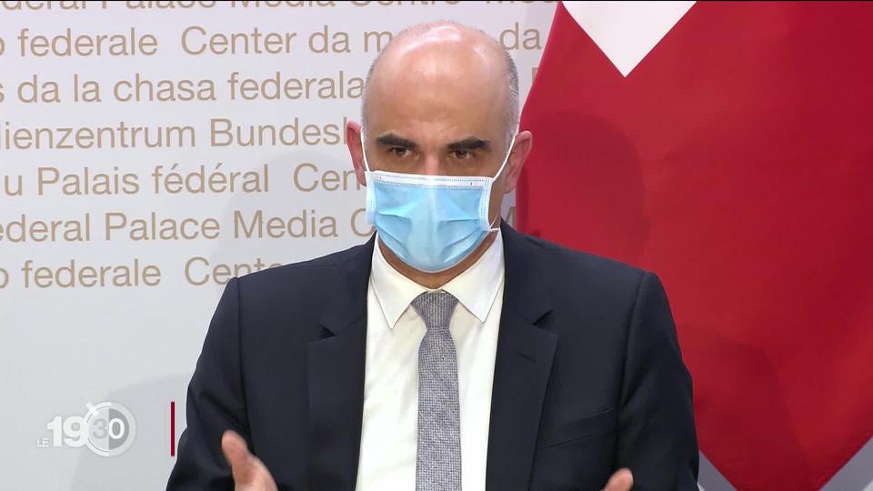 Les cantons interpellent Alain Berset. Vaud demande un assouplissement plus rapide des mesures.