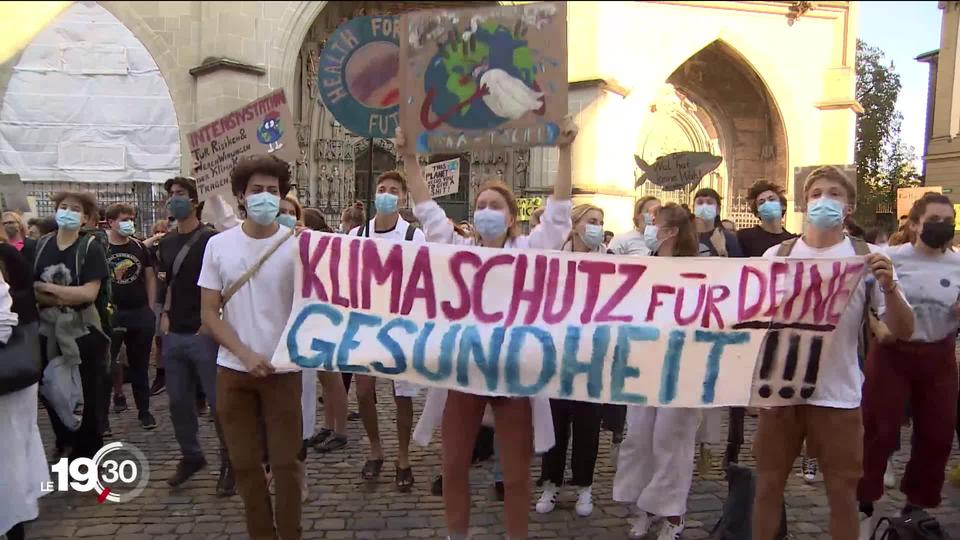 Les militants écologistes ont défilé vendredi dans les rues de Suisse à l’occasion d’une nouvelle journée de grève pour le climat