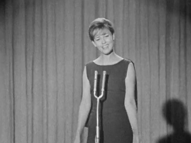 Jeanne Moreau chante à la Rose d'Or de Montreux