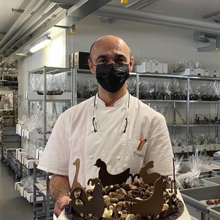 Le chocolatier Tristan Carbonatto à Perroy (2021). [RTSReligion - Noriane Rapin]