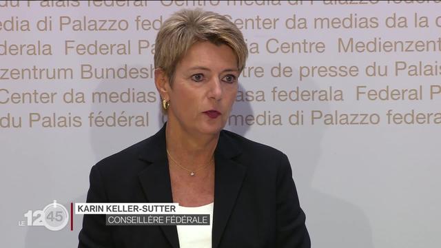 La conseillère fédérale Karin Keller-Sutter est entrée en campagne contre l'initiative qui demande le tirage au sort des juges fédéraux