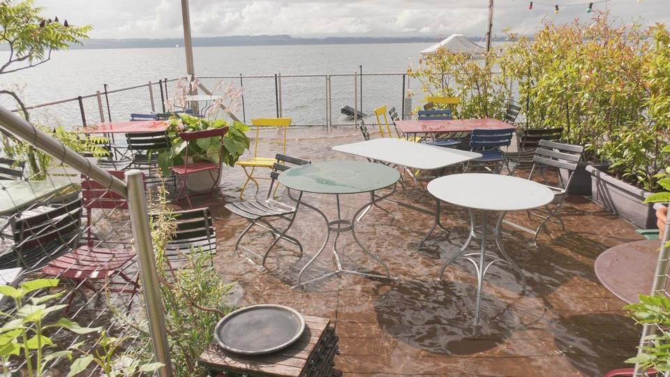 Des terrasses les pieds dans l'eau sur les rives du lac de Neuchâtel