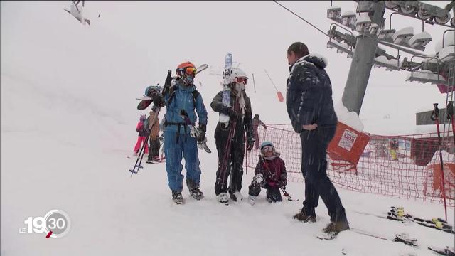 Le maintien de l'ouverture des stations de ski fait polémique, à l'heure où restaurants et magasins doivent rester fermés