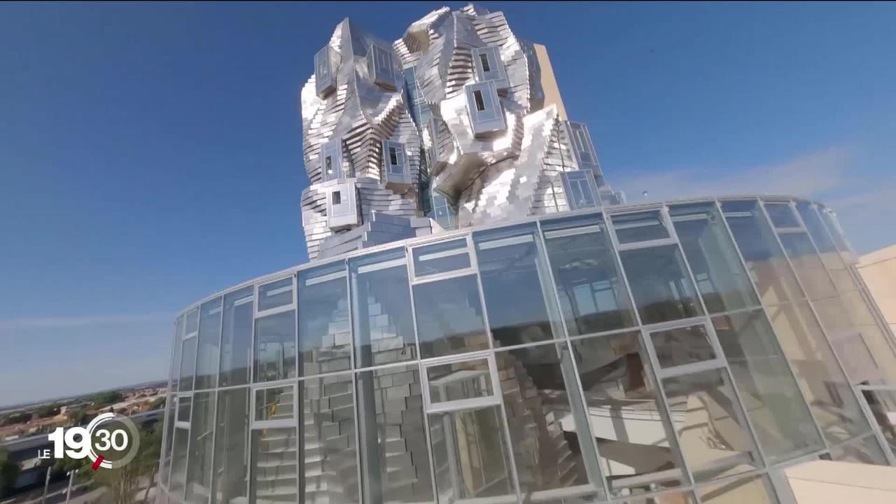 Arles: une nouvelle tour signée Frank Gehry et financée par l'héritière de la chimie bâloise Maja Hoffmann a été inaugurée