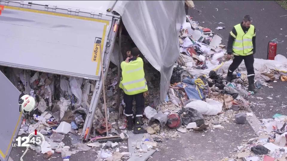 Accident sur l'Autoroute A1 à la hauteur de Nyon. Trafic interrompu depuis 8h du matin