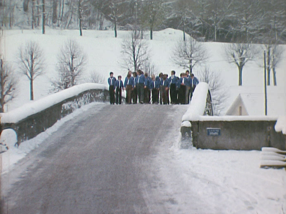 La Maîtrise du Faisceau cadet vaudois  chante "L'eau vive".