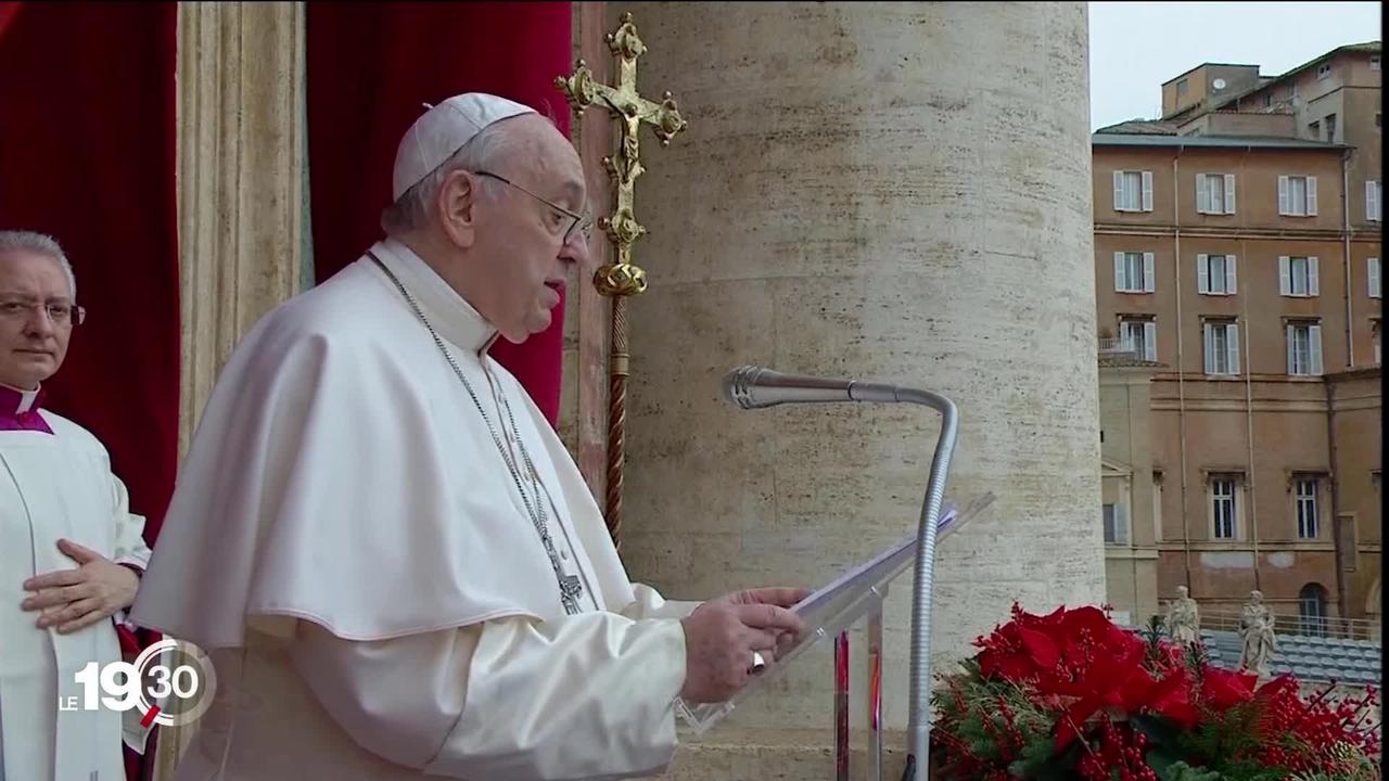 Le pape François a appelé au dialogue face à la "tentation du repli sur soi", lors de sa bénédiction de Noël.