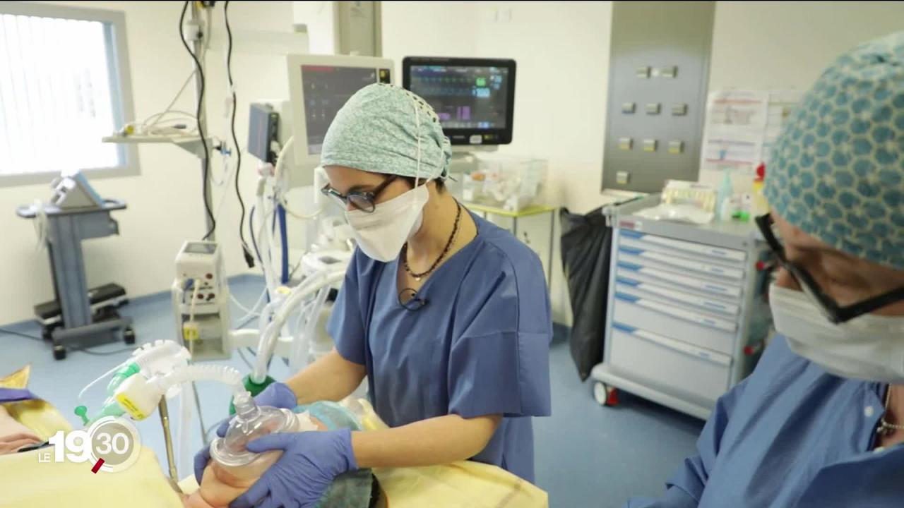 Le Premier ministre français Jean Castex évoque une situation hospitalière préoccupante en raison de la flambée des cas du variant britannique.