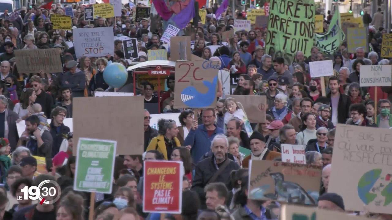 La grève contre le climat mobilise des milliers de personnes à travers la Suisse