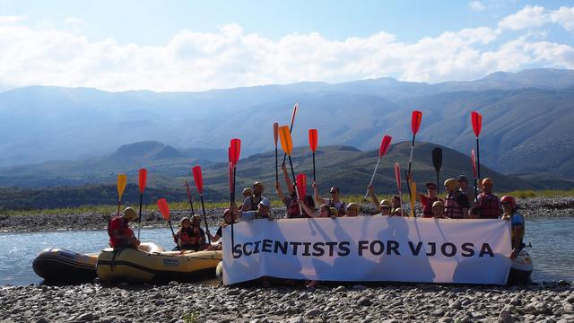 Groupe de scientifiques sur la Vjosa en Albanie [RTS - Louis Seiller]