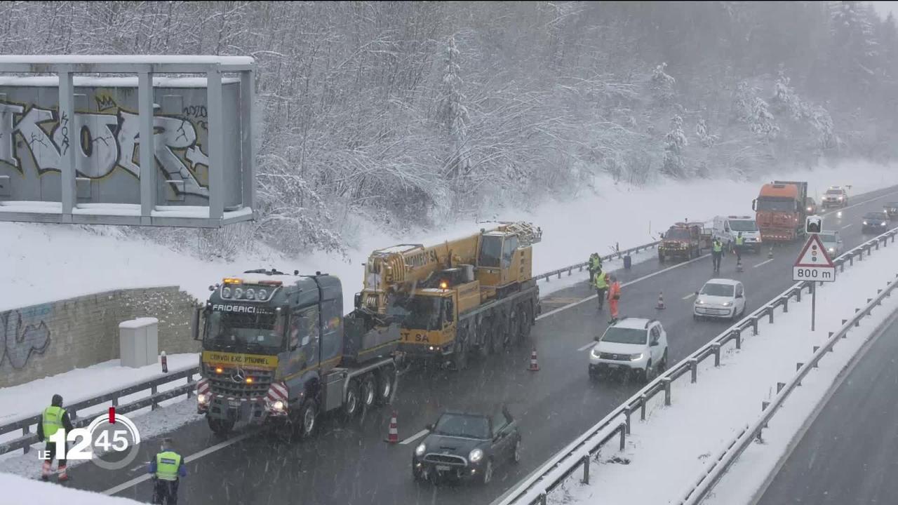 La neige a perturbé le trafic et provoqué une panne ferroviaire à Aigle